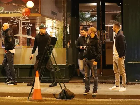Cùng ăn tối, Gabriel Jesus bác tin đồn mâu thuẫn Aguero