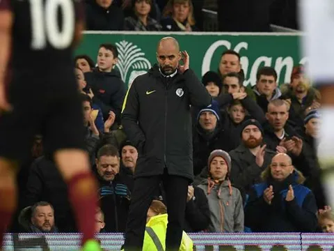 Man City thua trắng 4 bàn, Pep Guardiola 'khô lời'