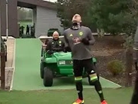 Màn tranh tài tâng kẹo cao su giữa Terry và Luiz