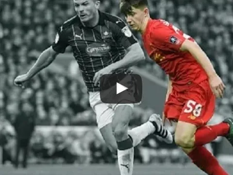 Màn trình diễn của Ben Woodburn vs Plymouth