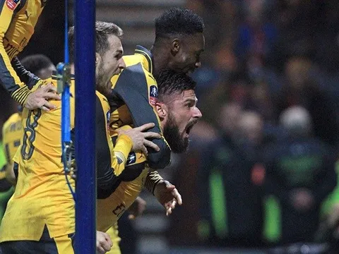 Màn trình diễn của Lucas Perez trước Preston