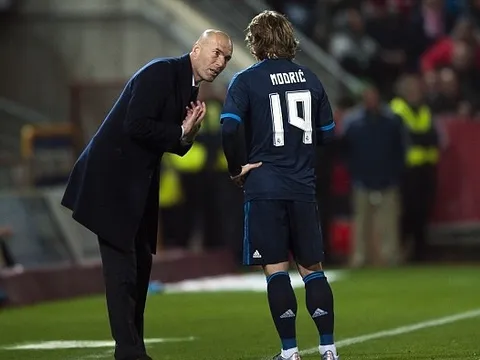 Màn trình diễn của Luka Modric vs Napoli