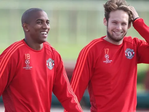 Man Utd âm thầm 'trói chân' 2 ngôi sao