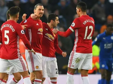 Man Utd kém Chelsea 14 điểm, HLV Conte vẫn lo sợ