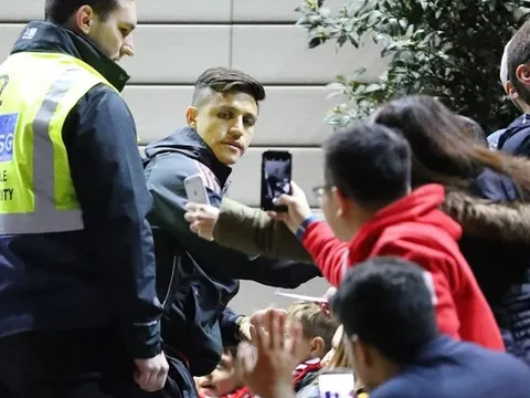 Man Utd hội quân sau cảnh báo bom gần khách sạn Lowry
