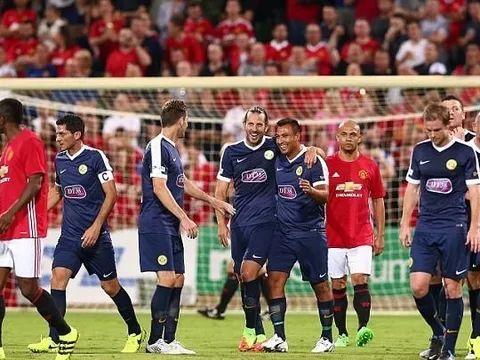 Đội huyền thoại MU của Scholes chịu thất bại 0-3