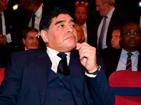 Maradona: "Tevez phản bội Boca là... ngu hết nói!"