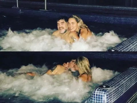 Maradona đón Valentine với bồ 9X trong bồn tắm