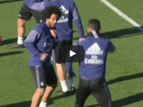 Marcelo dợt võ với Cristiano Ronaldo trên sân tập
