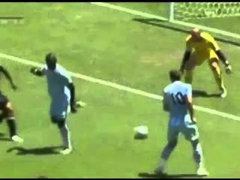 Mario Balotelli tự biến mình thành trò hề trên sân