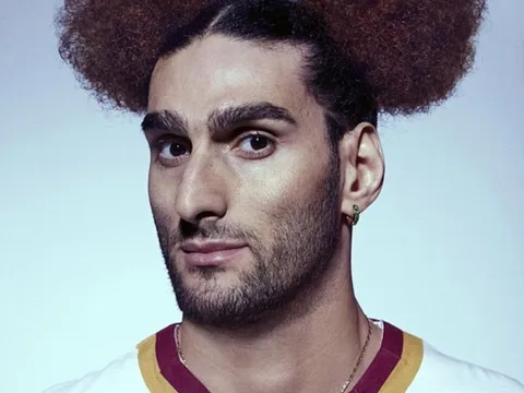 Marouane Fellaini khoe tóc mới cực kì 'khó đỡ'