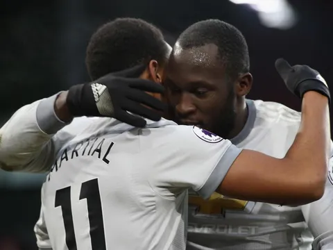 Martial lập đại công, Man Utd phả hơi nóng vào Man City