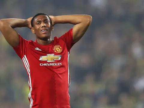 Martial thế này, CĐV Man Utd lại chẳng yêu?