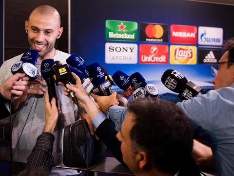 Mascherano thừa nhận trọng tài đã 'giúp' Barcelona