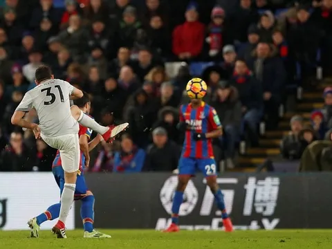 Matic lập siêu phẩm, Man Utd ngược dòng ngoạn mục trước Crystal Palace