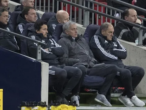 Mourinho đánh mất sự tự tin, đáng lo đấy MU