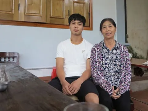 Mẹ Công Phượng: “Mong báo chí đừng khen em nó nhiều”