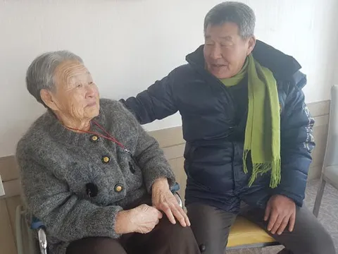 Mẹ HLV Park Hang-seo nghẹn ngào: Tôi nhớ “cậu út” rất nhiều