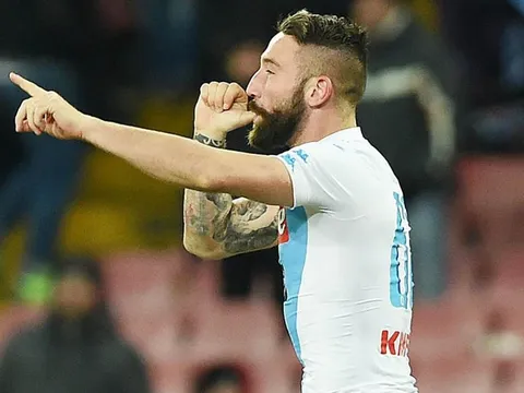 Mertens im tiếng, Napoli ngược dòng nghẹt thở trước 10 người Sampdoria