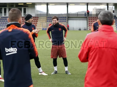 Messi đã xuất đầu lộ diện trên sân tập Barcelona