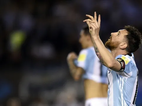 Messi lập công trên chấm phạt đền, Chile có nguy cơ ở nhà xem World Cup