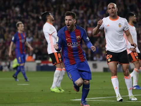 Messi lập cú đúp, Bầy dơi tan tác trước Barca