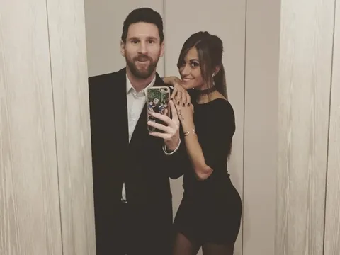 Messi và bạn gái mặc đồng phục đen đi ăn sinh nhật Neymar