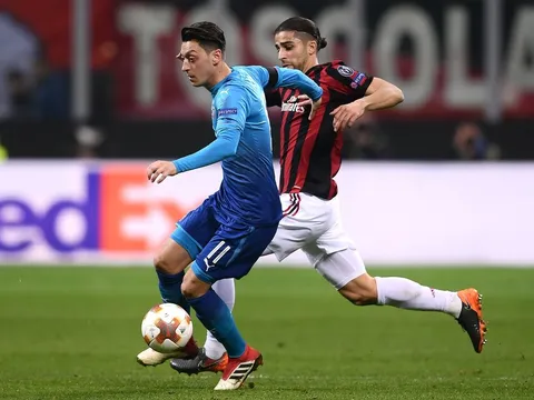Mesut Ozil vẽ nên khoảnh khắc tuyệt vời cho Arsenal