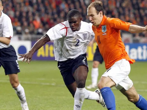 Micah Richards từng được người Anh kì vọng như thế nào?