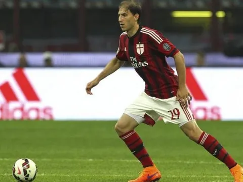 Góc AC Milan: Đã đến lúc cần thay thế Paletta