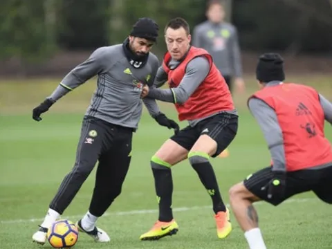 Mình Terry cân cả Hazard lẫn Costa trên sân tập