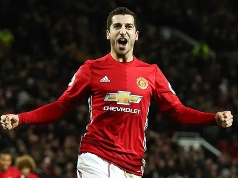 Mkhitaryan vượt nghịch cảnh, Martial nhìn mà học tập!