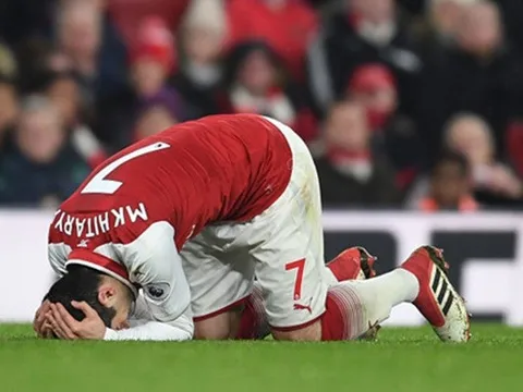 Mkhitaryan chơi tệ hại, fan MU cười nhạo Arsenal