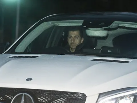 Mkhitaryan mặt như "đưa đám" đến sân tập Quỷ đỏ