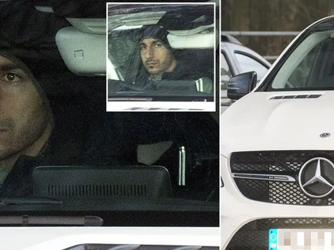 Henrikh Mkhitaryan rầu rĩ đến sân tập
