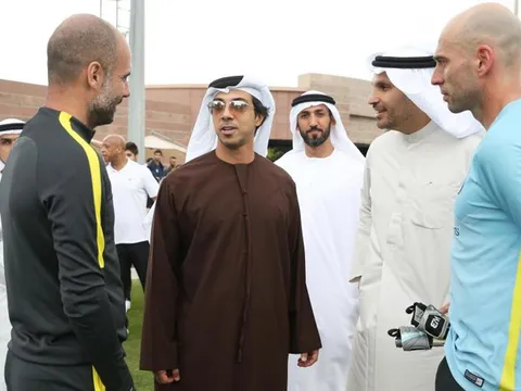 Thế giới "điên rồ" của ông chủ siêu giàu Man City