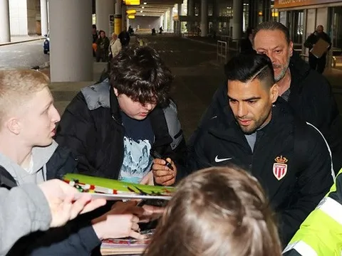 Falcao được fan M.U chào đón ngày trở lại Manchester