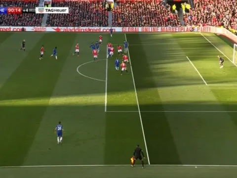 Fan Chelsea đòi áp dụng VAR sau bàn thắng bị tước của Morata