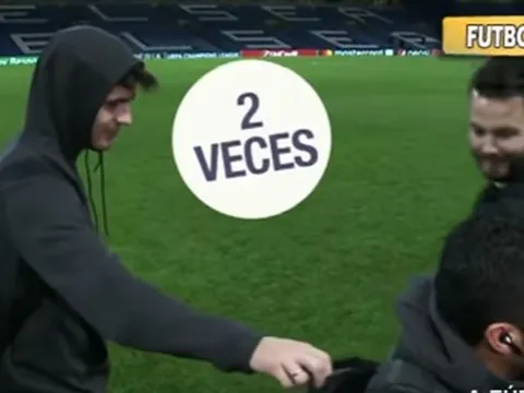Morata liên tục quậy phá trong lúc Pedro phỏng vấn