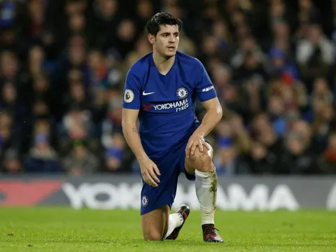 Morata sang Đức cầu viện bác sĩ chữa lưng