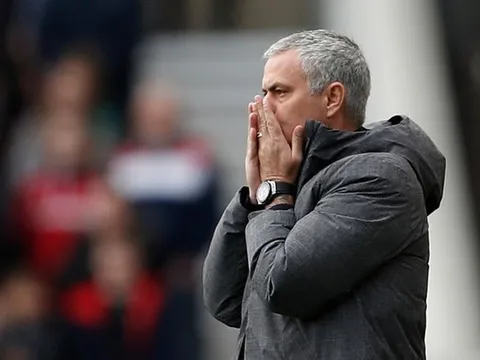 Mourinho chỉ đạo M.U 'không xài hàng nội'