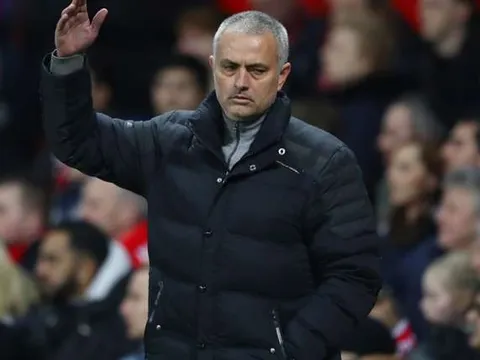 Chơi quá an toàn, cầu thủ Man Utd bị Mourinho "nắn gân"