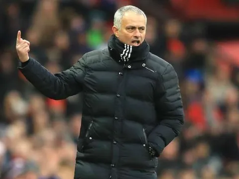 Mourinho CHÍNH THỨC đầu hàng Chelsea