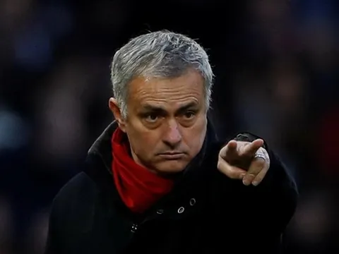 Khẩu chiến Mourinho - Conte cũng là "đặc sản"