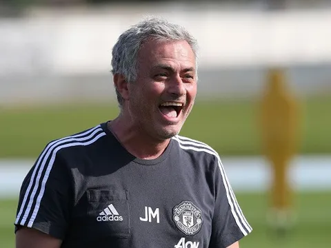 Mourinho cùng học trò phấn khích tột độ tại Dubai