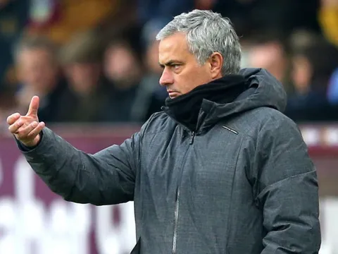 Mourinho CHÍNH THỨC đầu hàng Man City