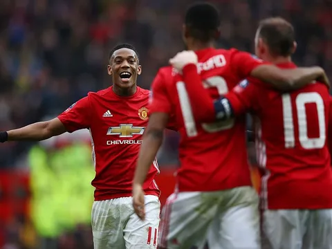 Mourinho gây sốc, dùng đội hình có 1-0-2 đấu Chelsea