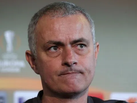 Mourinho lại "nổi đoá" khi bị FA chèn ép