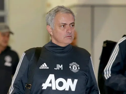 Mourinho nắn gân học trò: "Sang Dubai không phải để du lịch"