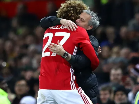 Mourinho nhắn Fellaini: "Im lặng và kí hợp đồng"
